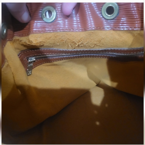 LV Epi Noe bag PM - Picture 10 of 13